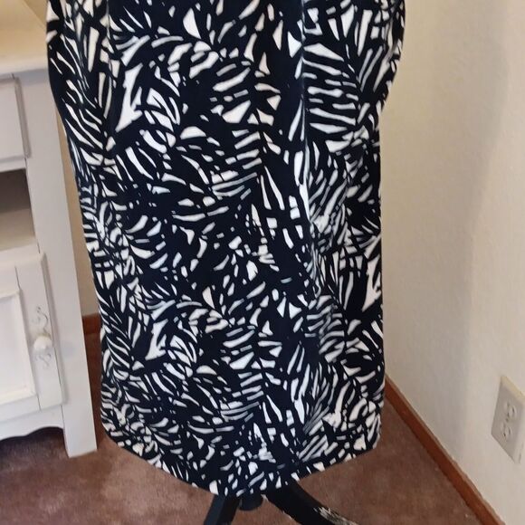 Old Navy Maternity Fitted Dress 💐HOST PICK💐💕 - Picture 3 of 11